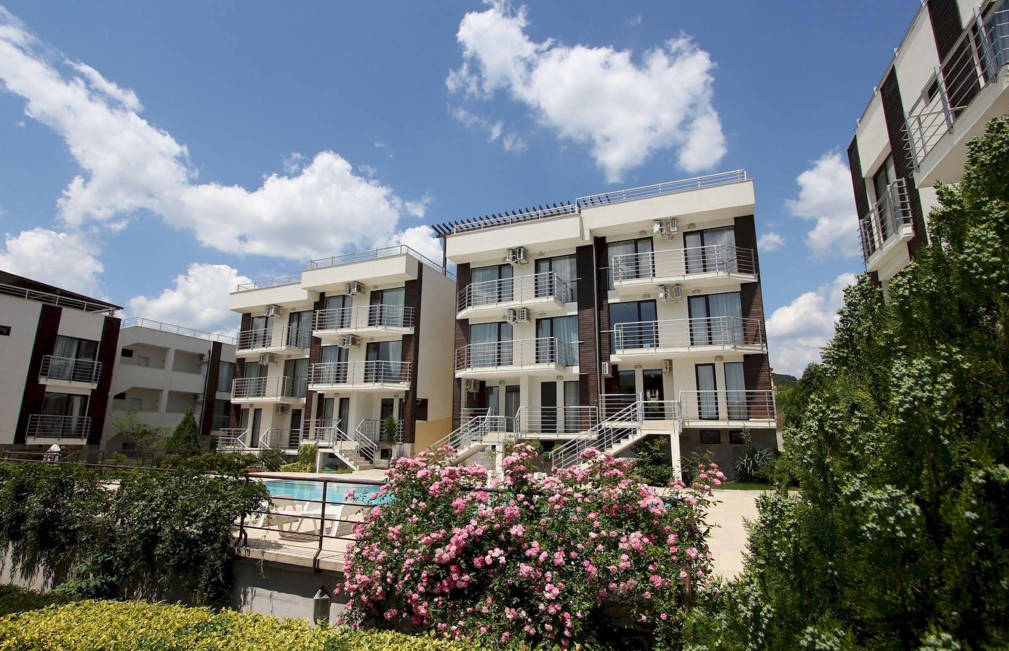 New Line Village Apartments Sunny Beach Dış mekan fotoğraf
